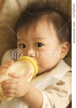 寶寶喝牛奶 12700503