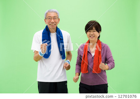 Pose material for clipping using chroma key - Sports image of senior couple 12701076