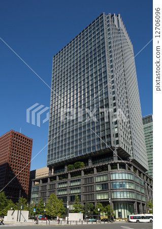Marunouchi's skyscraper district 12706096