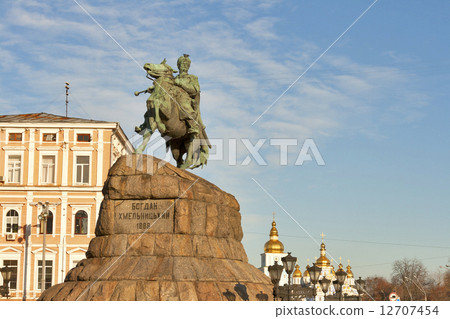 Bogdan Khmelnitsky monument in Kiev, Ukraine. Bogdan Khmelnitsky monument in Kiev, Ukraine. 12707454