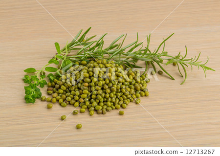 Green bean Green bean 12713267