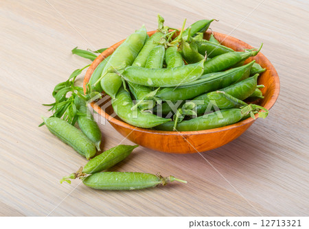 Green fresh peas 12713321