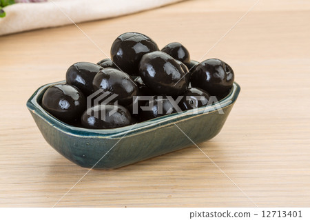 Black olives Black olives 12713401