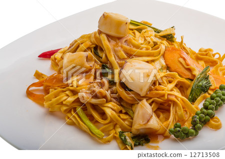 Fried noodles with calamari 12713508