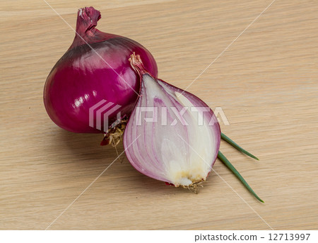 Red onion Red onion 12713997