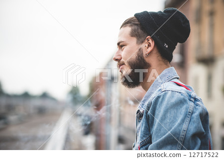 12717522