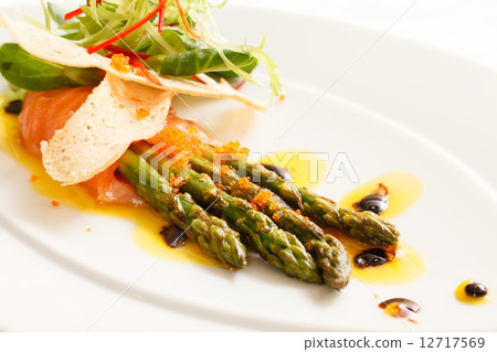 roasted asparagus 12717569