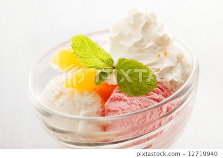 ice cream with orange 12719940