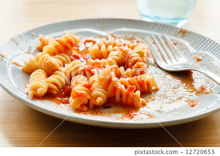 pasta with tomato sauce 12720653