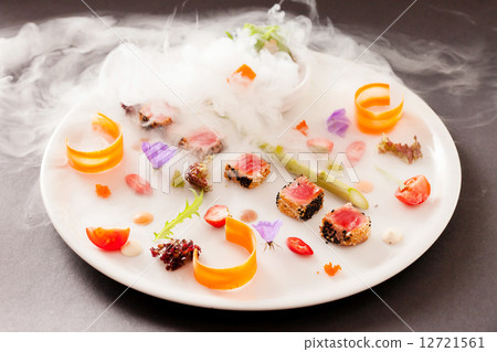 Molecular dish 12721561