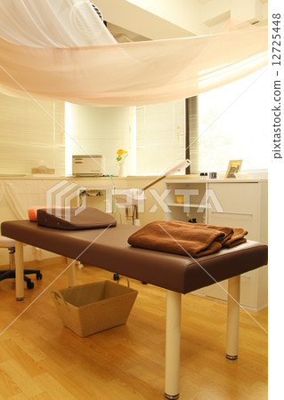 Orthopedic clinic, osteopathic clinic, interior (interior) leaflet, pamphlet etc. 12725448