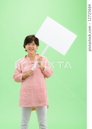 Pose material for clipping using chromakey - Image of a senior woman in casual wear Pose material for clipping using chromakey - Image of a senior woman in casual wear 12725684