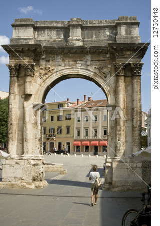 Roman triumphal arch Roman triumphal arch 12730448