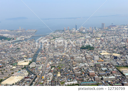 Aerial view of the streets of Hakata 12730709