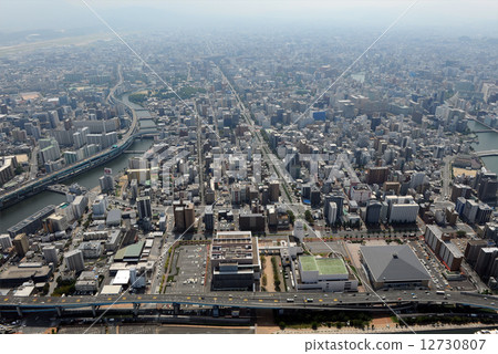 Aerial view of the streets of Hakata 12730807