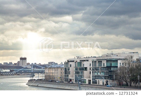 Moskva River, Prechistenskaya embankment in Moscow 12731324