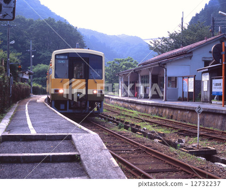 Okuzumo, a three-stage switchback unattended station, "Izumo Sakane" station (nickname: Tenshinamii / Aimanama) / local line, JR West Japan Kudami line Okuzumo, a three-stage switchback unattended station, "Izumo Sakane" station (nickname: Tenshinamii / Aimanama) / local line, JR West Japan Kudami line 12732237