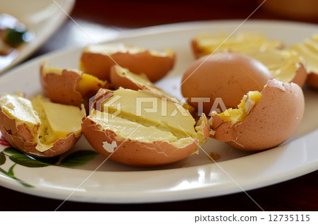 grilled eggs 12735115