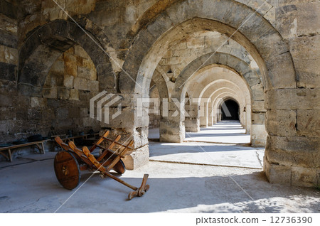 arches and columns in Sultanhani caravansary on Silk Road, Turkey arches and columns in Sultanhani caravansary on Silk Road, Turkey 12736390