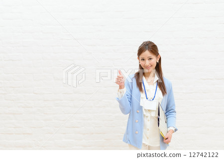 休閒服裝的女商人 休閒服裝的女商人 12742122