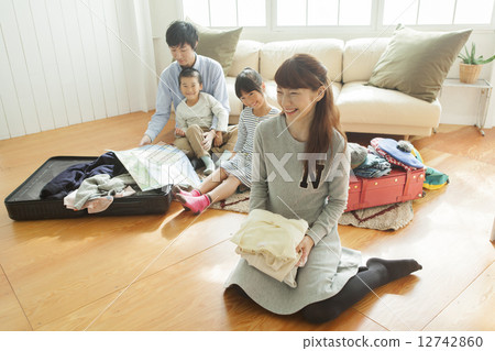 Family trip 12742860