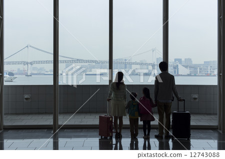 Family trip 12743088