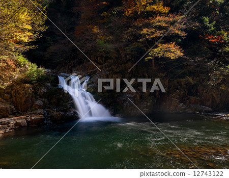 Three step waterfall (Hiroshima prefecture Sanshou Gorge) 12743122