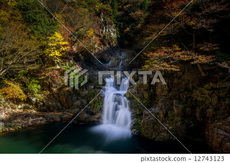 Three step waterfall (Hiroshima prefecture Sanshou Gorge) 12743123