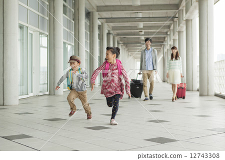 家庭旅行 家庭旅行 12743308