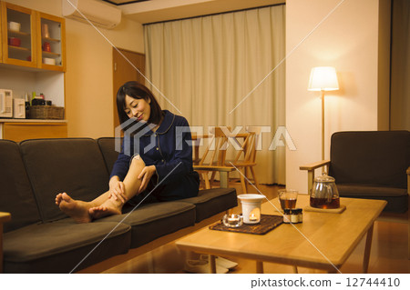 Night lifestyle 12744410