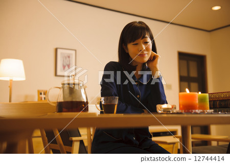 Night lifestyle 12744414