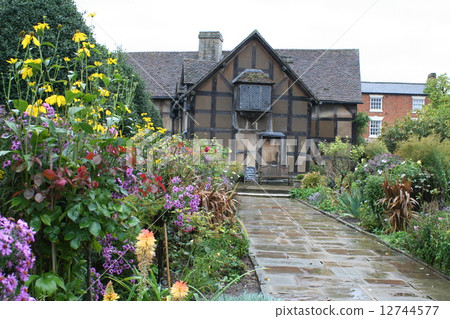 Shakespeare's birthplace and garden UK 12744577