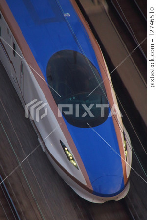 Joetsu / Hokuriku Shinkansen E 7 series (follow shot) 12746510