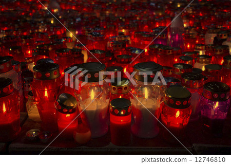 Many lighted candles 12746810