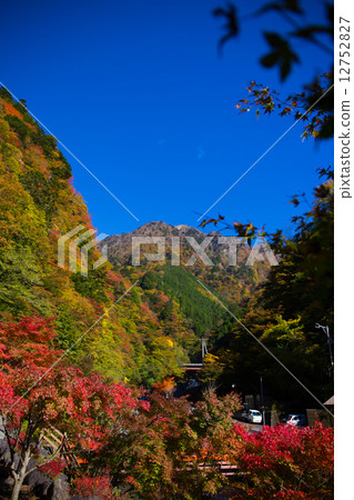 Autumn leaves of Umegashima Onsen 12752827