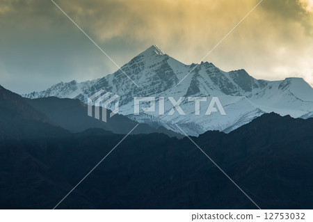 Snow Mountain Range, Leh India Snow Mountain Range, Leh India 12753032