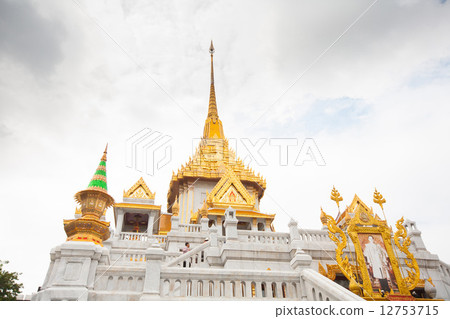 Wat Traimit in Bangkok Thailand 12753715