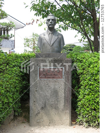 Koizumi Yakumo Statue in Shiomi Norin Park in Matsue City 12753765