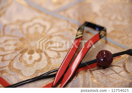 Kimono and Kanzashi 12754025