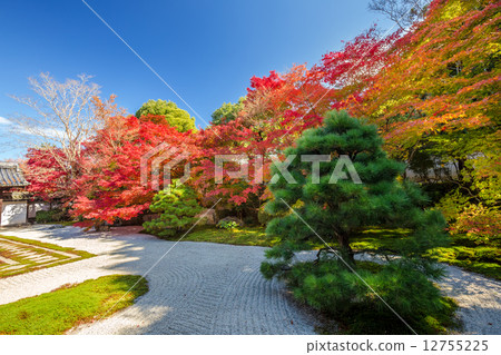 Tengui-an in autumn 12755225