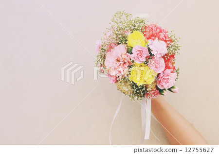 Bouquet of flower in hand and white wall with retro filter effec Bouquet of flower in hand and white wall with retro filter effec 12755627