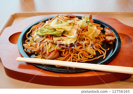 Delicious iron dish fried noodles 12756165