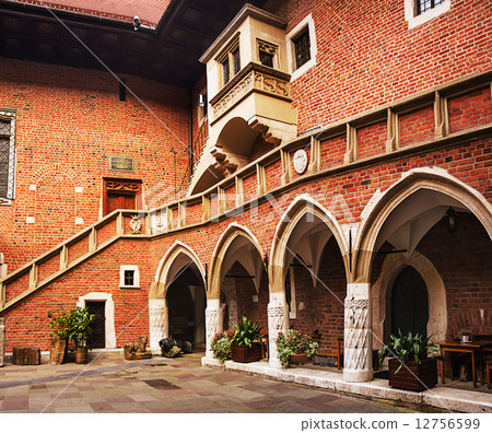 Courtyard at the Jagiellonian University in Cracow 12756599