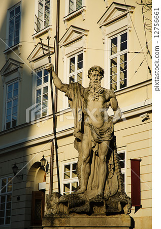 The statue of Neptune 12756661