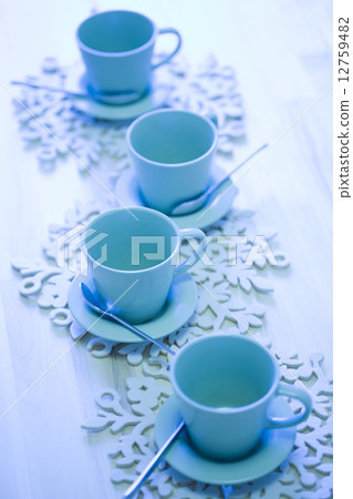 一排咖啡杯 12759482