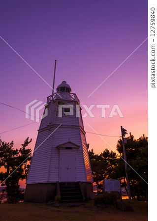 坂田·日落和Hinwa-san公園的木製六角形燈塔 12759840