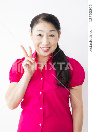 Portrait middle women 12760806