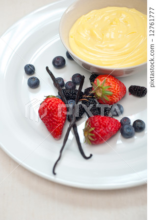 custard vanilla pastry cream and berries 12761777