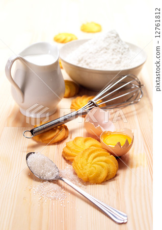 making baking cookies making baking cookies 12761812