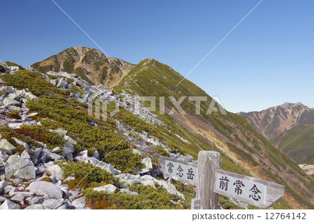Temple mountain (taken from the former mountainous mountain - the ridge of Konnoudake) 12764142